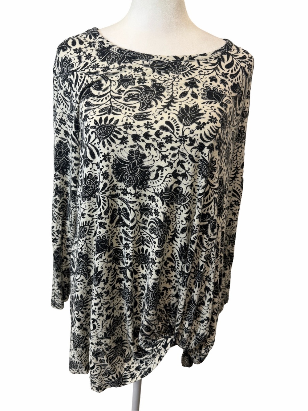 Bobeau Black & Cream Floral Lightweight  Twist-Hem Tunic. Size XL. 3/4 Sleeves.